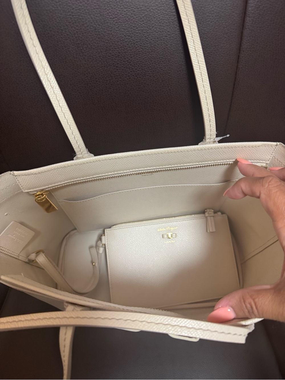 Ferragamo Cream Leather Bow Tote Bag - Picture 2 of 3